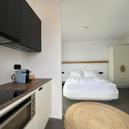 Thronos Apartment *