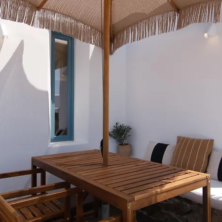 Thronos Apartment
