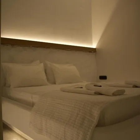 Thronos Apartment *