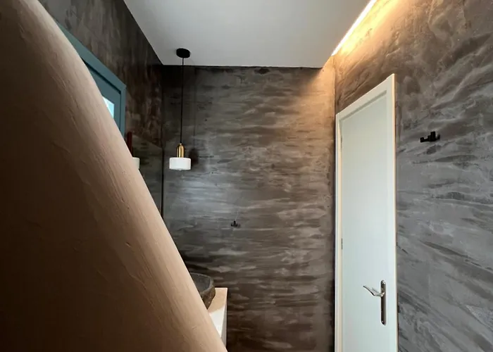 Thronos أنو ميرا