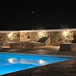 Thronos Apartment *
