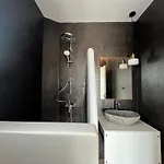 Thronos Apartment