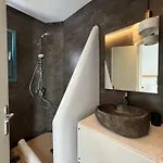 Apartment Thronos *