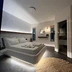 Thronos Apartment