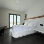 Thronos Apartment